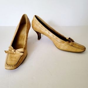Stuart Weitzman tan pumps size 7M moc toe croc embossed leather